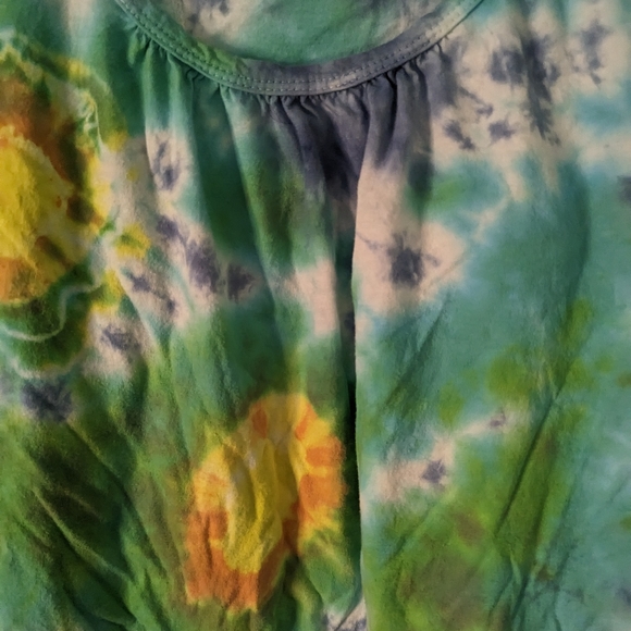 Small Basic Tie Dye super cute design - Picture 2 of 5